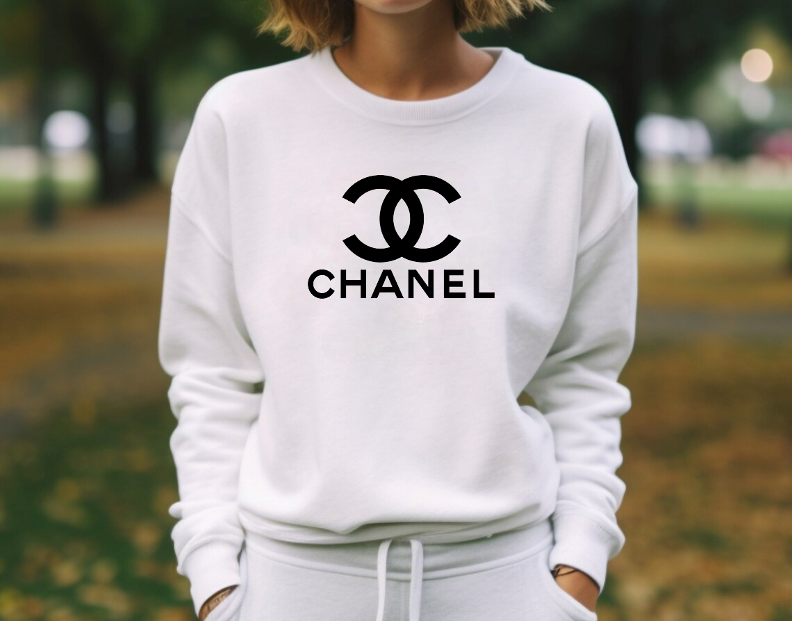 SatModa
SatModa
https://satmoda.com › products › дамска-блуза-chanel-logo
Дамска блуза Chanel Logo / SatModa
Ватирана блуза с обло деколте и свободна кройка. Материята на блузата е изключително мека и приятна. Осигурява максимален комфорт и топлина през зимните дни.
BGN 36.00