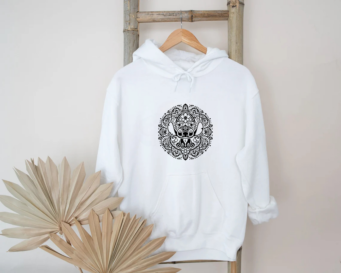 Дамски суичър Stitch Yoga бял — 100% памук, размери S-М-L | SatModa
BGN 45.00