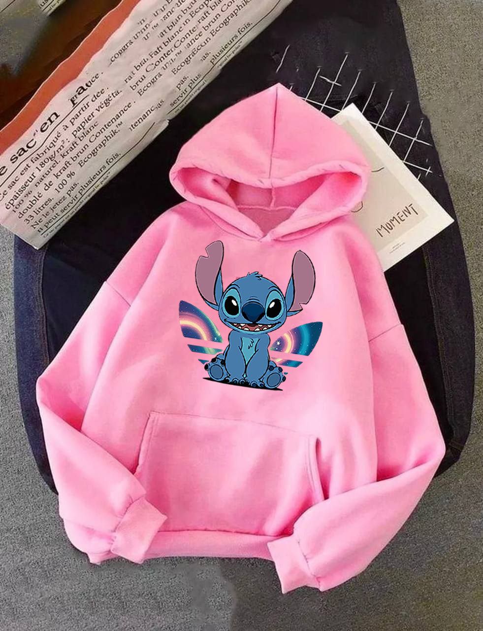 Дамски суичър Adi Stitch в розово с принт Стич и многоцветен мотив | SatModa