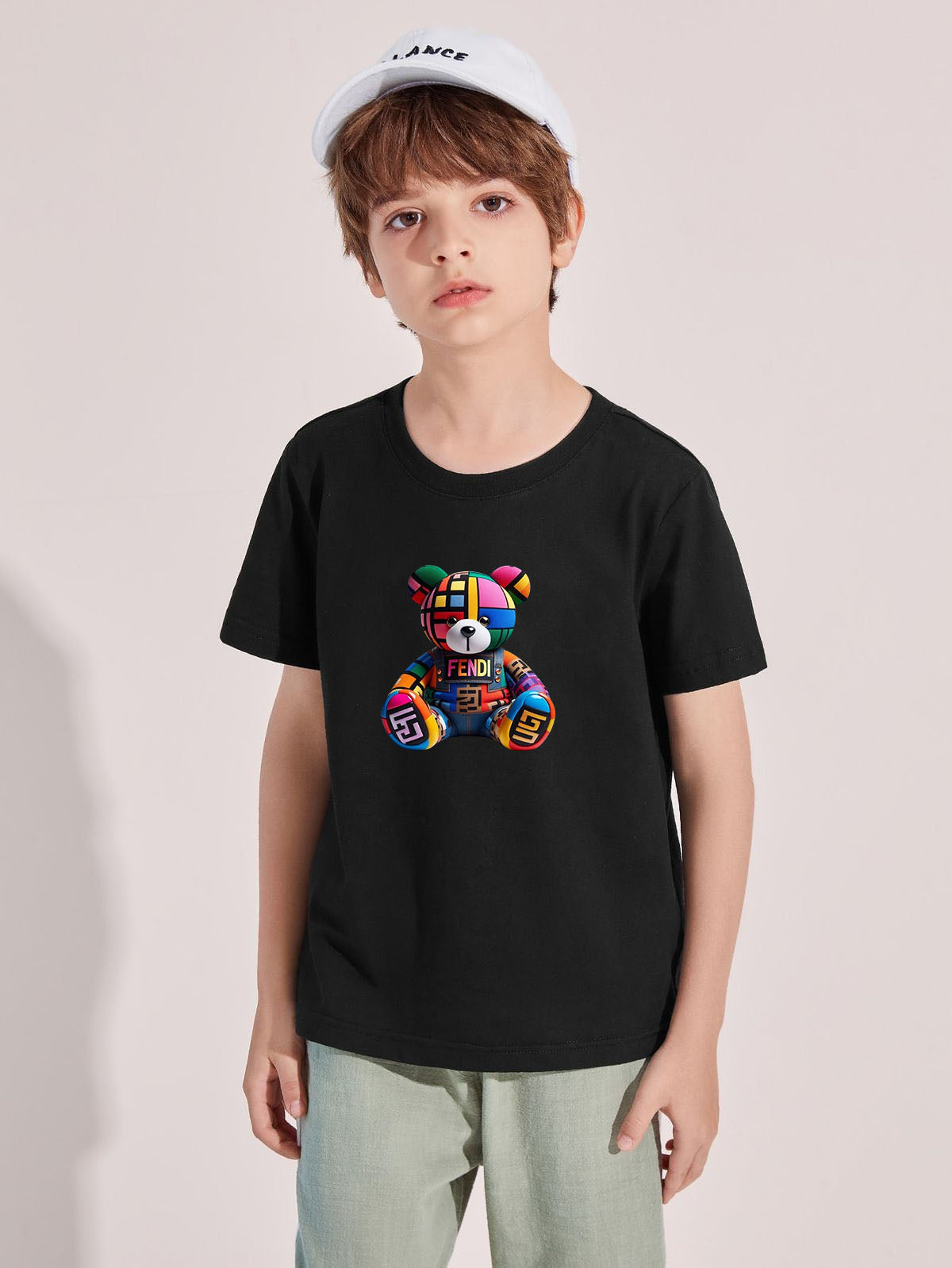 Детска тениска Fendi Bear / SatModa
Детска тениска със забавен принт за всяко малко приключение. Мека и дишаща, за комфорт през целия ден.
BGN 23.90