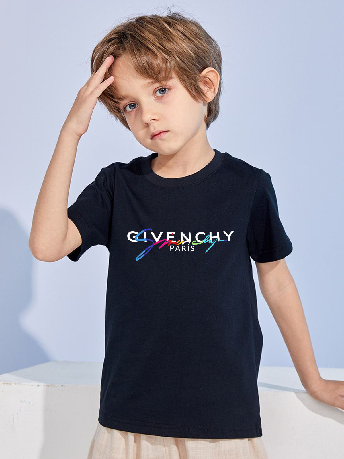 Детска тениска Givenchy - SatModa
Детска тениска със забавен принт за всяко малко приключение. Мека и дишаща, за комфорт през целия ден.
BGN 23.90