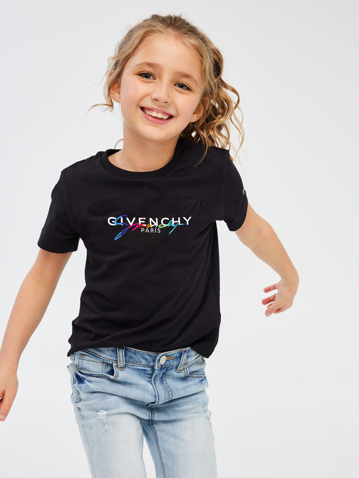 Детска тениска Givenchy - SatModa
Детска тениска със забавен принт за всяко малко приключение. Мека и дишаща, за комфорт през целия ден.
BGN 23.90