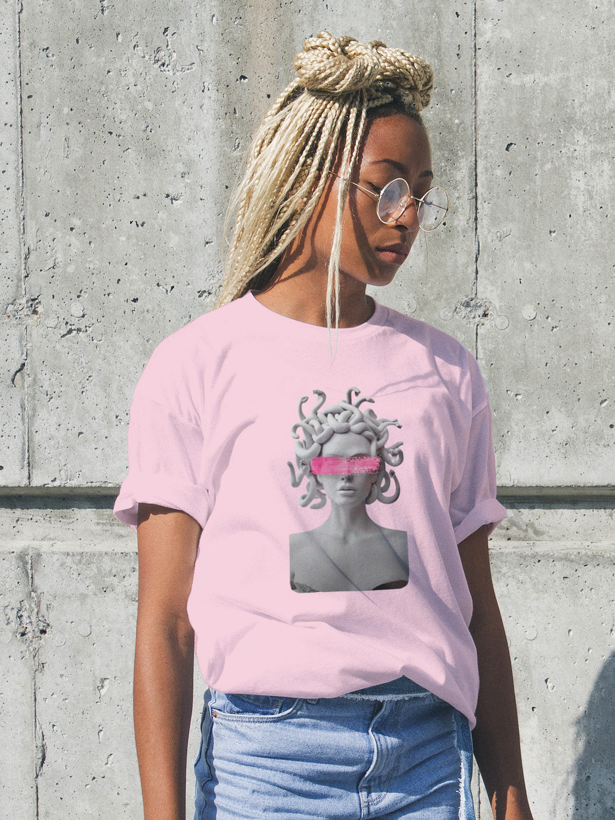 Дамска тениска Gorgona/SatModa.
Дамска тениска със стилен дизайн и висококачествени материали. Отличен избор за ежедневието и спорт. Подходяща за разнообразни поводи и комбинации.
BGN 24.90