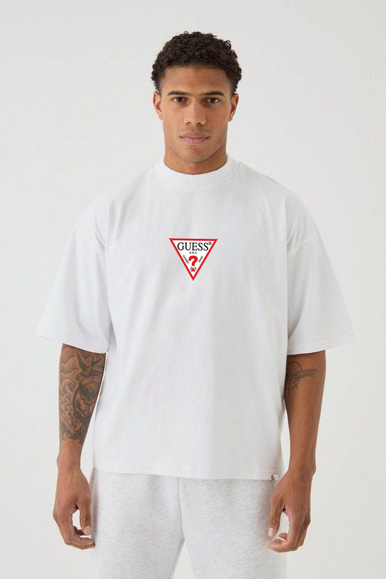 Мъжка тениска Oversize Guess
Тениска с обло деколте и свободна кройка. Материята на тениската е изключително мека и осигурява максимален комфорт през летните дни. Съчетава се добре с елеган…
BGN 36.90
