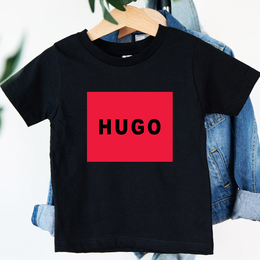 Детска тениска Hugo Logo - SatModa https://satmoda.com/products/детска-тениска-hugo-logo Детска тениска със забавен принт за всяко малко приключение. Мека и дишаща, за комфорт през целия ден.