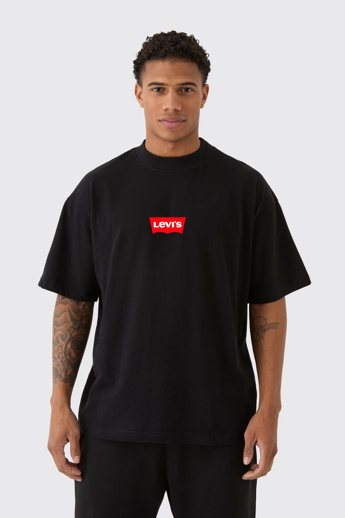 Мъжка тениска Oversize Levis .
Тениска с обло деколте и свободна кройка. Материята на тениската е изключително мека и осигурява максимален комфорт през летните дни. Съчетава се добре с елеган…
BGN 36.90