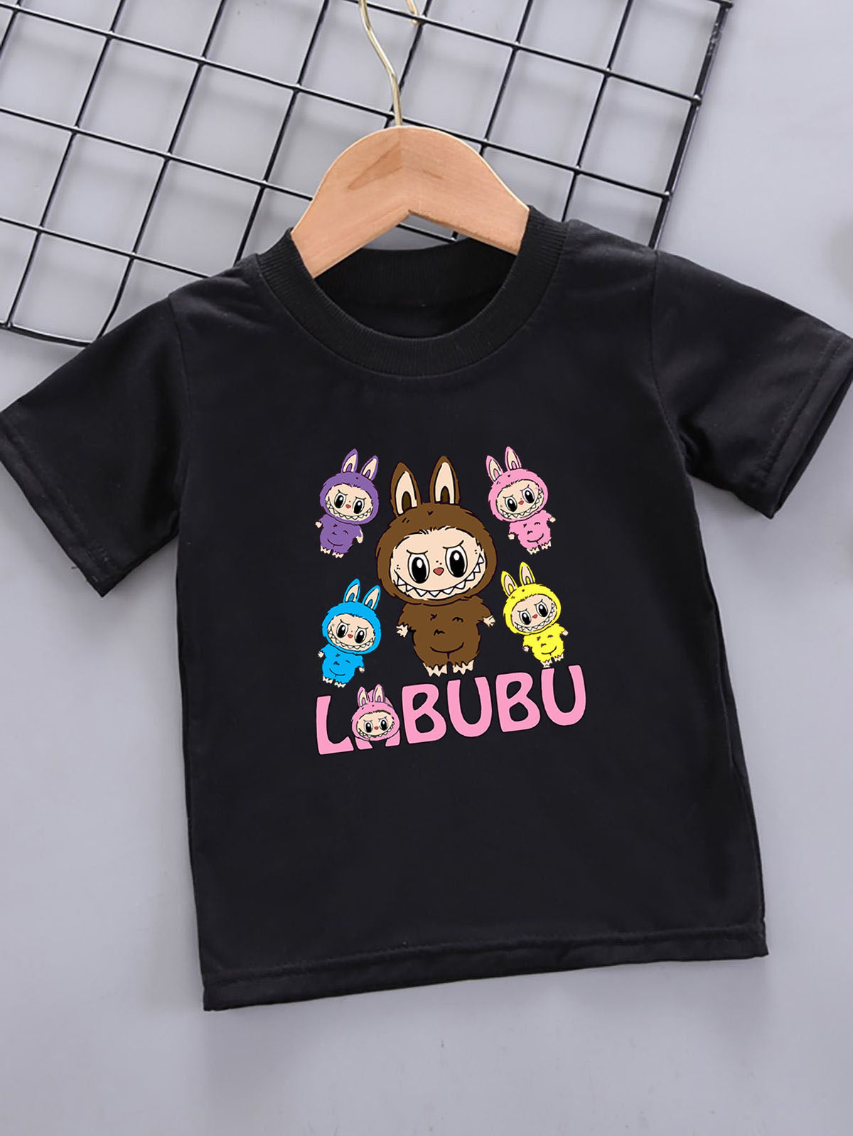 Детска тениска Lovely Labubu
Детска тениска със забавен принт за всяко малко приключение. Мека и дишаща, за комфорт през целия ден.
BGN 23.90