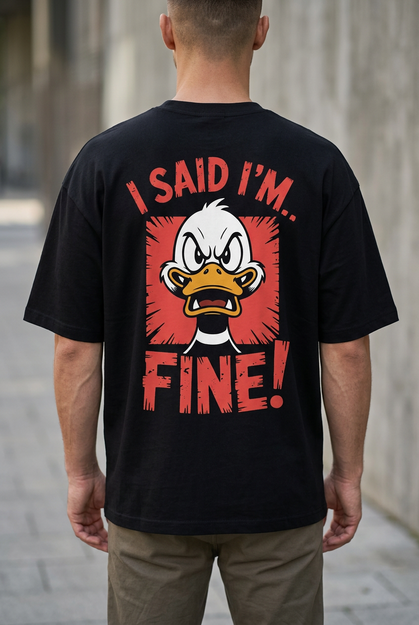 Мъжка черна oversize тениска I’m Fine с щампа на гърба, показана на модел | SatModa
