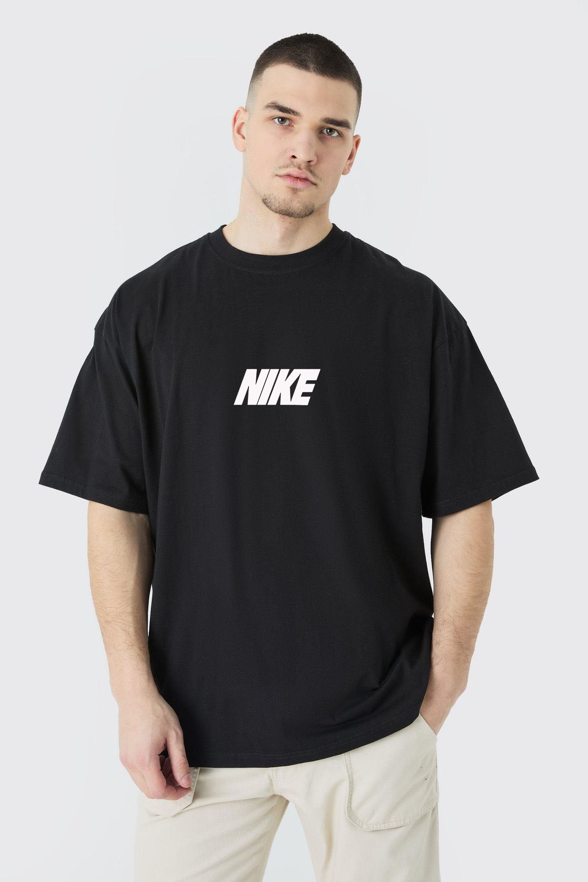 Мъжка тениска Oversize Nike/SatModa
Тениска с обло деколте и свободна кройка. Материята на тениската е изключително мека и осигурява максимален комфорт през летните дни. Съчетава се добре с елеган…
BGN 36.90