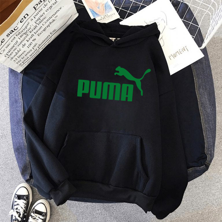 Дамски суитчър Puma Black - SatModa. https://satmoda.com/products/дамски-суичър-puma-black Ефектен дамски суичър с качулка и връзки.Материята на суичъра е изключително мека и приятна.Осигурява максимален комфорт и топлина през зимните дни.Памучна вата