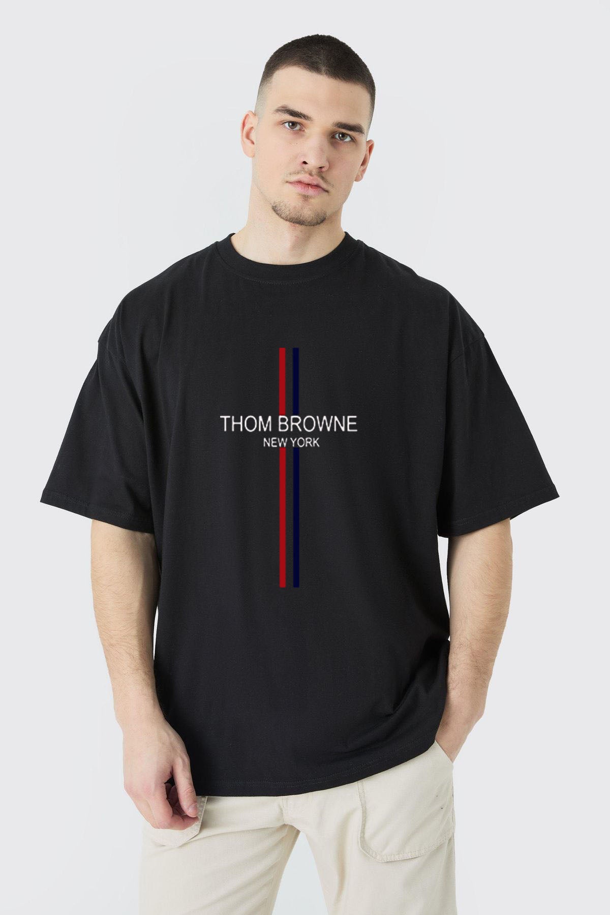 Мъжка тениска Oversize Thom Browne
Тениска с обло деколте и свободна кройка. Материята на тениската е изключително мека и осигурява максимален комфорт през летните дни. Съчетава се добре с елеган…
BGN 39.60