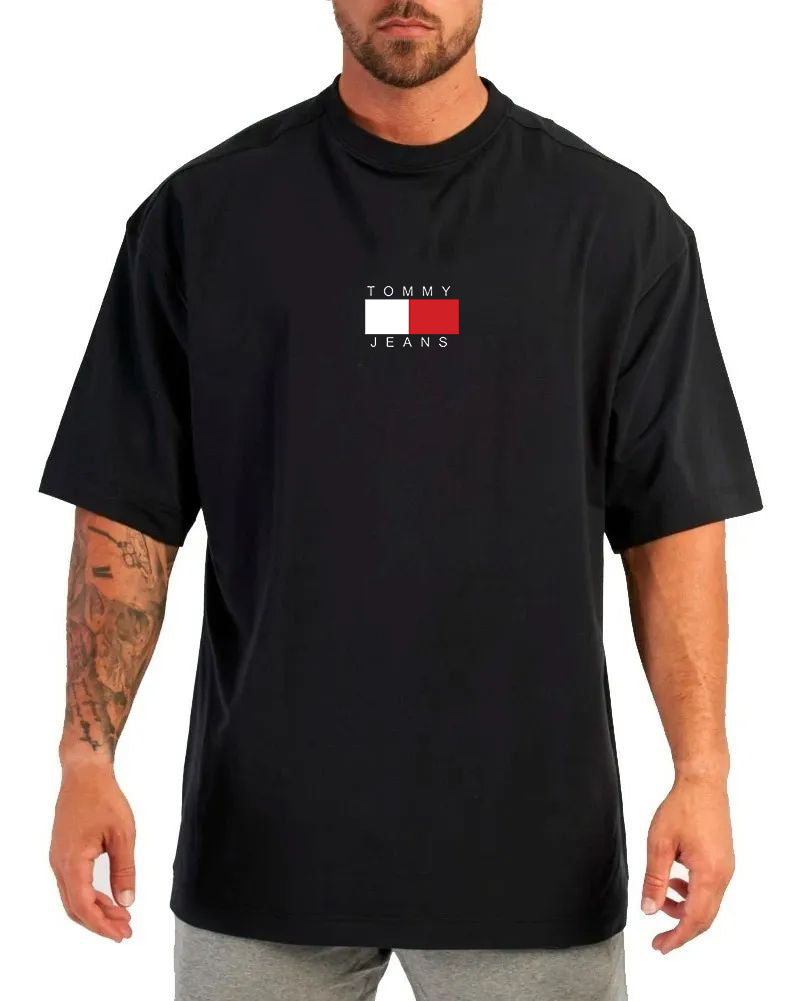 Мъжка тениска Oversize Tommy .
Тениска с обло деколте и свободна кройка. Материята на тениската е изключително мека и осигурява максимален комфорт през летните дни. Съчетава се добре с елеган…
BGN 36.90