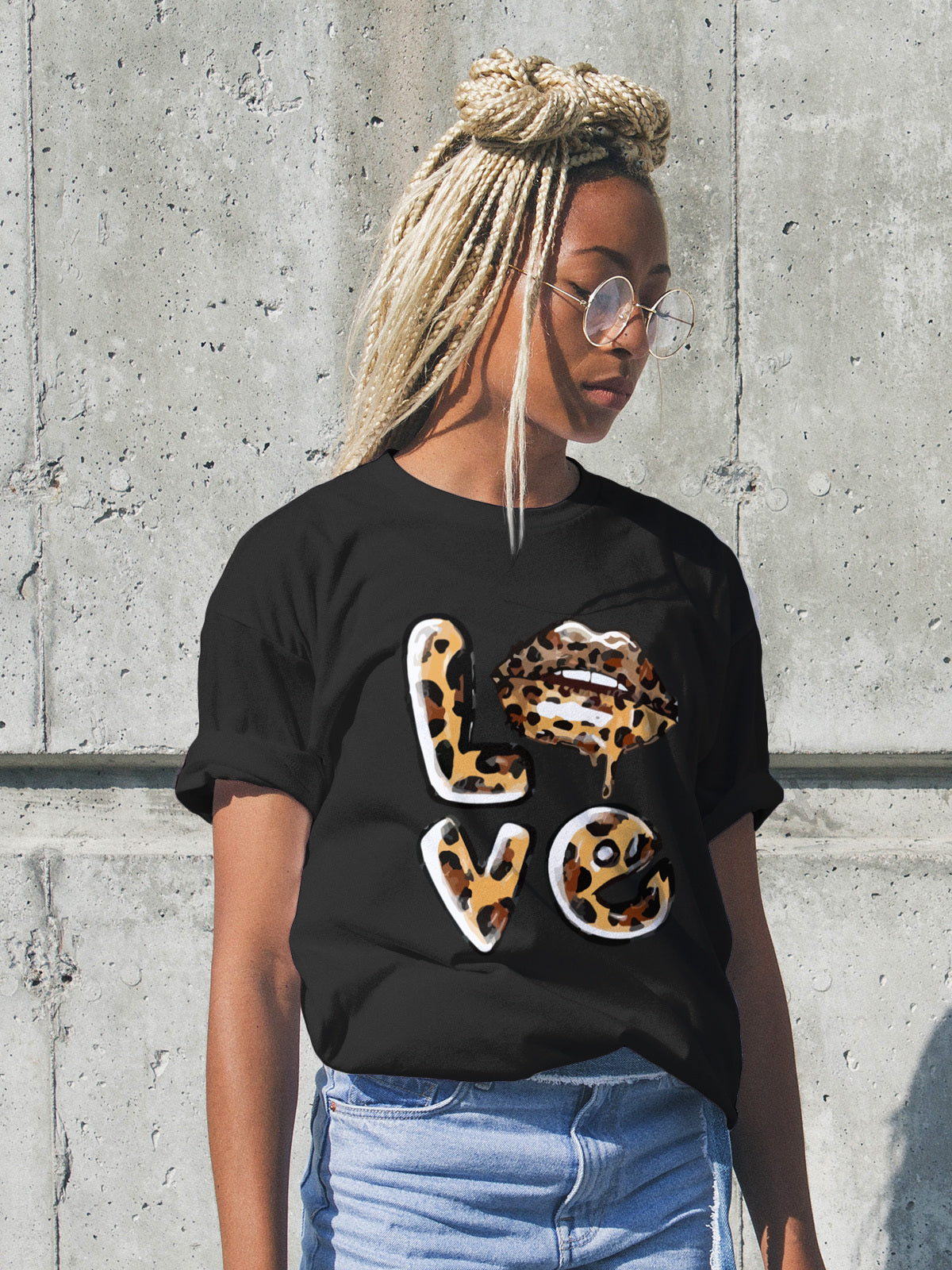 SatModa
SatModa
https://satmoda.com › products › дамска-тениска-leo-love
Дамска тениска Leo Love SatModa
Дамска тениска с обло деколте и свободна кройка. Тениската е изключително мека и осигурява максимален комфорт през летните дни.Тениската е изработена 100% памук
BGN 24.90