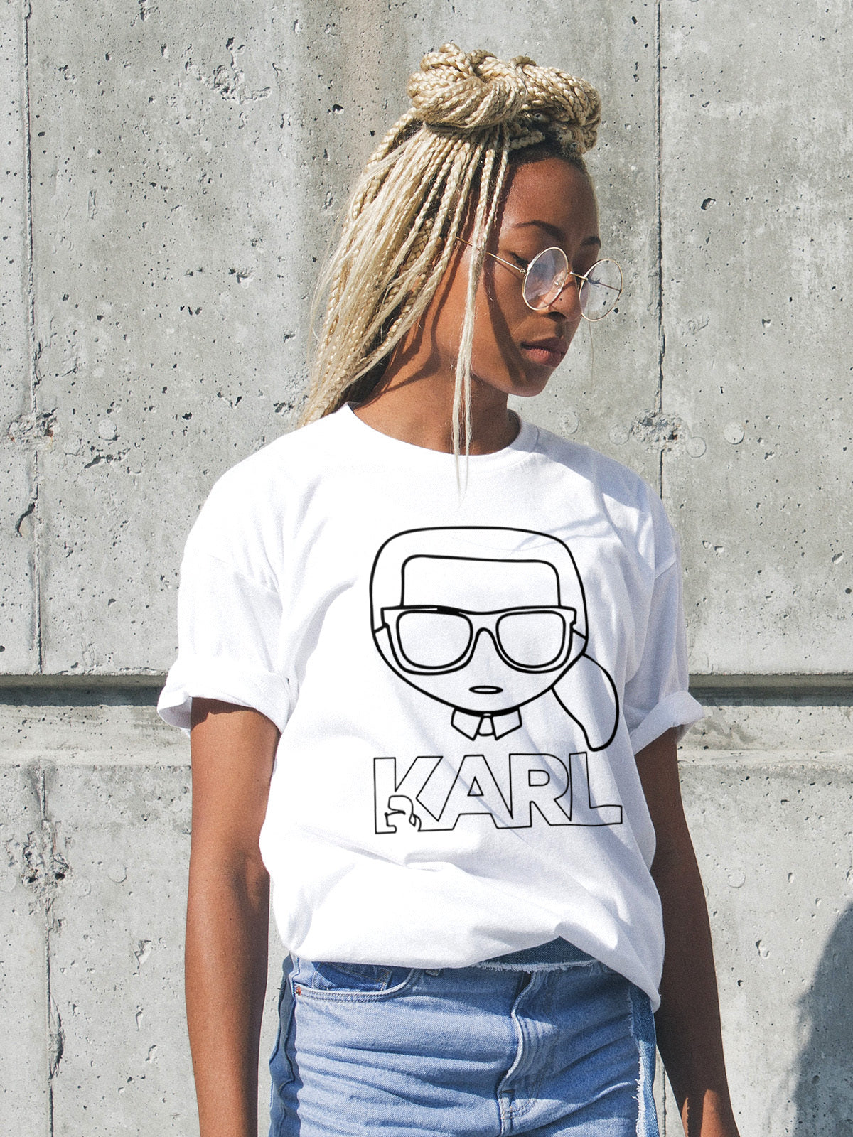Дамска тениска Karl Lagerfeld.
Ефектна дамска тениска с обло деколте и свободна кройка. Материята на тениската е изключително мека и осигурява максимален комфорт през летните дни.
BGN 24.90