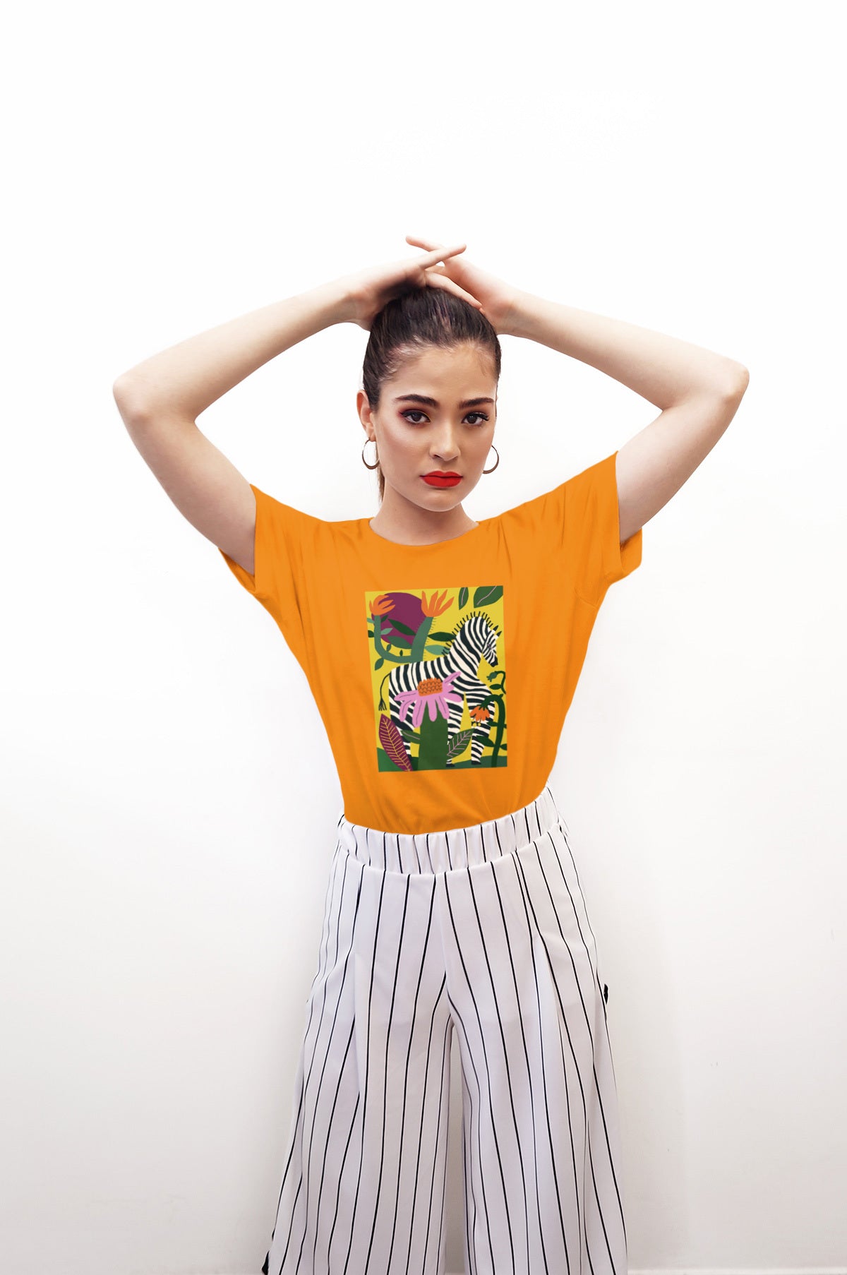 Дамска тениска Zebra / SatModa.
Дамска тениска със стилен дизайн и висококачествени материали. Отличен избор за ежедневието и спорт. Подходяща за разнообразни поводи и комбинации.
€12.80 EUR