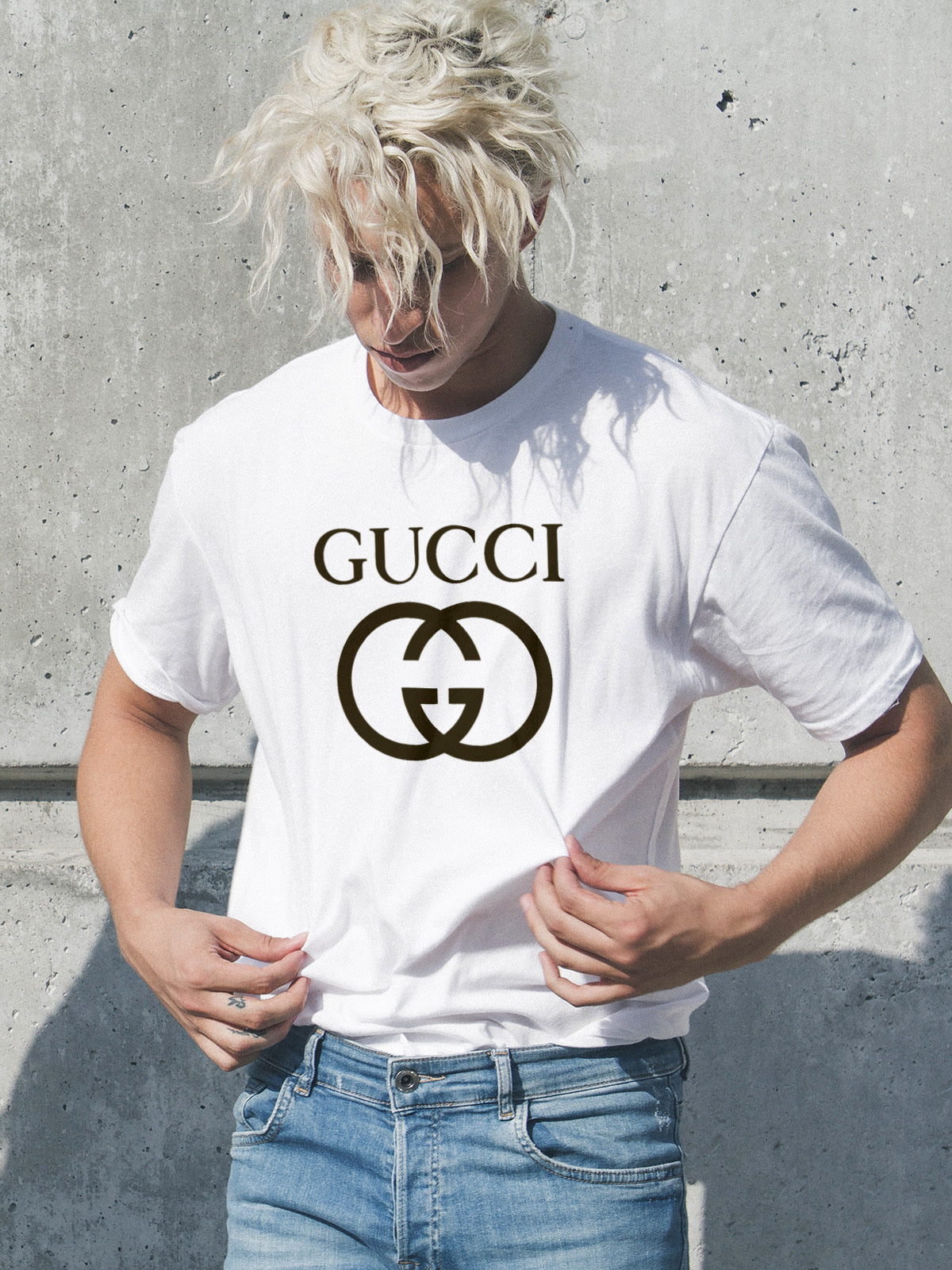 Мъжка тениска Gucci Logo / SatModa
Модерна мъжка тениска с обло деколте и свободна кройка. Материята на тениската е изключително мека и осигурява максимален комфорт през летните дни. Съчетава...
BGN 26.99