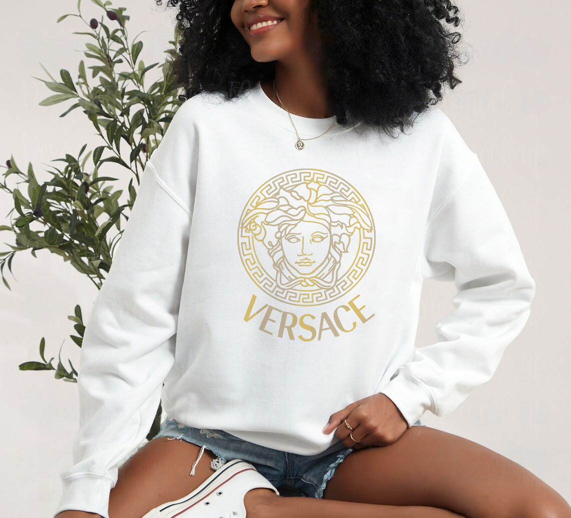 SatModa
SatModa
https://satmoda.com › products › дамска-блуза-versace
Дамска блуза Versace / SatModa.
Ватирана блуза с обло деколте и свободна кройка. Материята на блузата е изключително мека и приятна. Осигурява максимален комфорт и топлина през зимните дни.
BGN 36.00