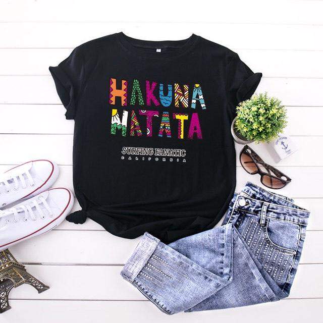 Дамска тениска Color matata DTG https://satmoda.com/products/дамска-тениска-color-matata-dtg-лято-2022 Дамска тениска с обло деколте и свободна кройка. Тениската е изключително мека и осигурява максимален комфорт през летните дни.Тениската е изработена 100% памук
