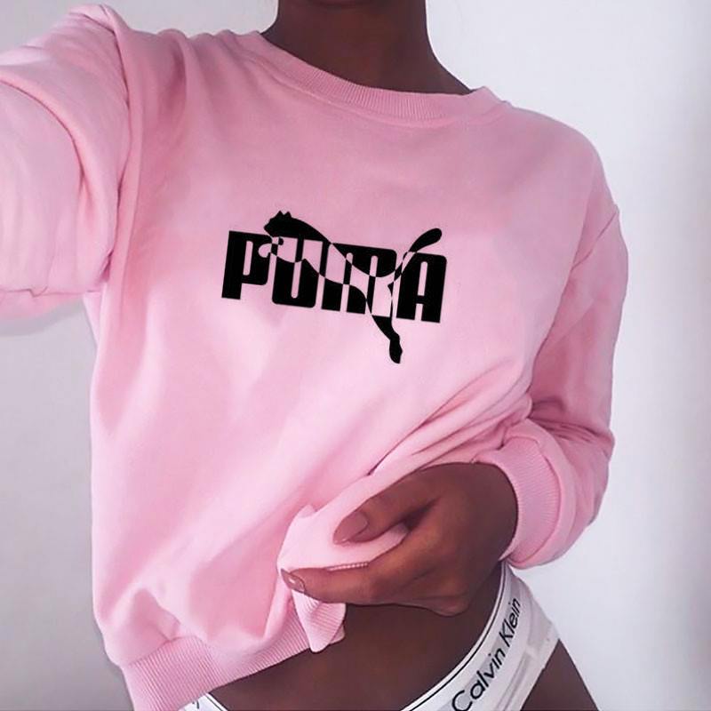 Дамска блуза Puma в пет цвята https://satmoda.com/products/дамска-блуза-puma-dtg Блуза с обло деколте и свободна кройка. Материята на блузата е изключително мека и приятна. Осигурява максимален комфорт и топлина през зимните дни. 100% памук