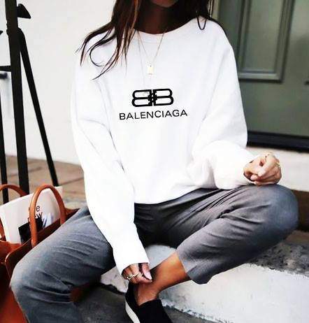 Дамска блуза Balenciaga B dtg https://satmoda.com/products/balenciaga-b-dtg-дамска-блуза Модерна дамска блуза с надписБлуза с обло деколте и свободна кройка. Материята на блузата е изключително мека и приятна. Осигурява максимален комфорт и топлина през зимните дни.100% памук