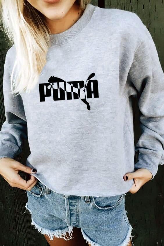 Дамска блуза Puma в пет цвята https://satmoda.com/products/дамска-блуза-puma-dtg Блуза с обло деколте и свободна кройка. Материята на блузата е изключително мека и приятна. Осигурява максимален комфорт и топлина през зимните дни. 100% памук