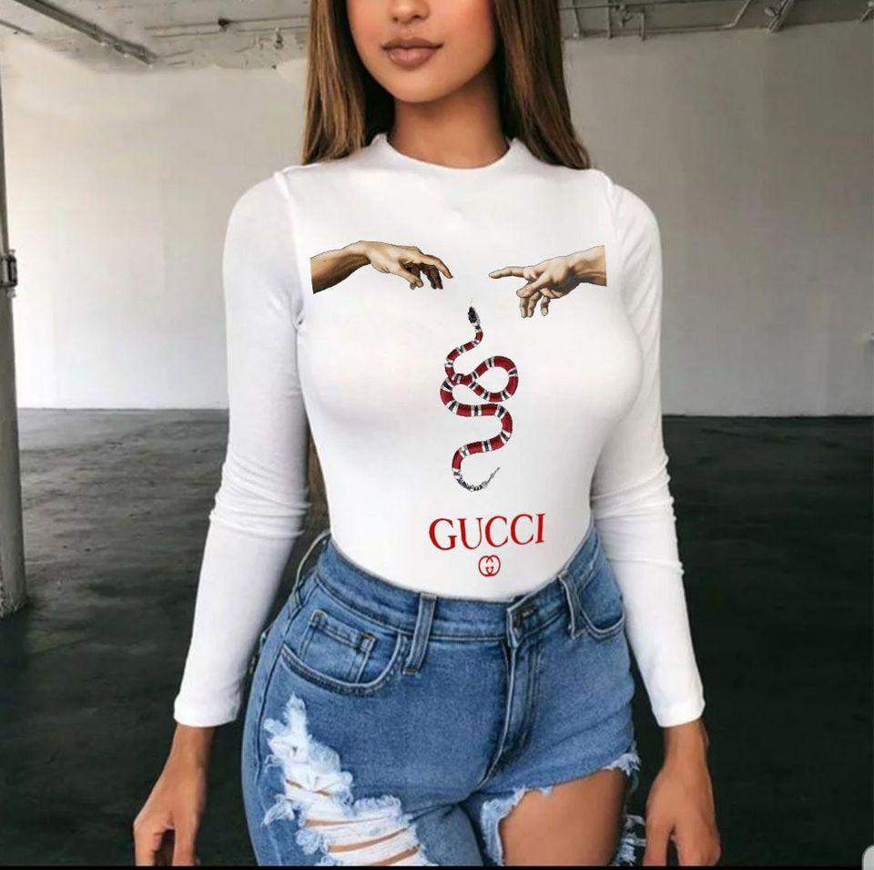 Дамско боди G snake https://satmoda.com/products/дамско-боди-g-snake Топло и комфортно дамско боди - бикина с дълъг ръкав. Изработено от висококачествен 92% пениран памук и 8% ликра, което дава допълнителна мекота и еластичност. Закопчалката е с три малки кукички.СЪСТАВ:92% памук. 8% ликра.