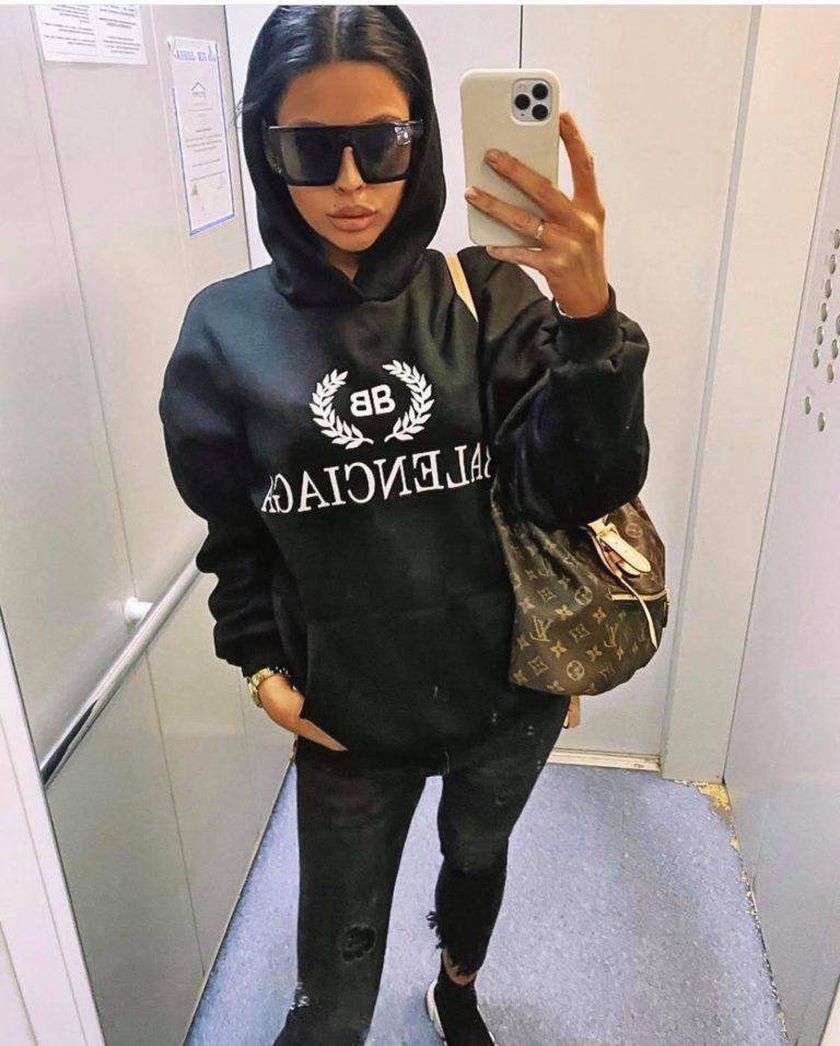 Дамски суичър Laurel Twigs https://satmoda.com/products/дамски-суичър-laurel-twigs Ефектен дамски суичър с качулка с връзкиМатерията на блузата е изключително мека и приятна. Осигурява максимален комфорт и топлина през зимните дни100% Памук
