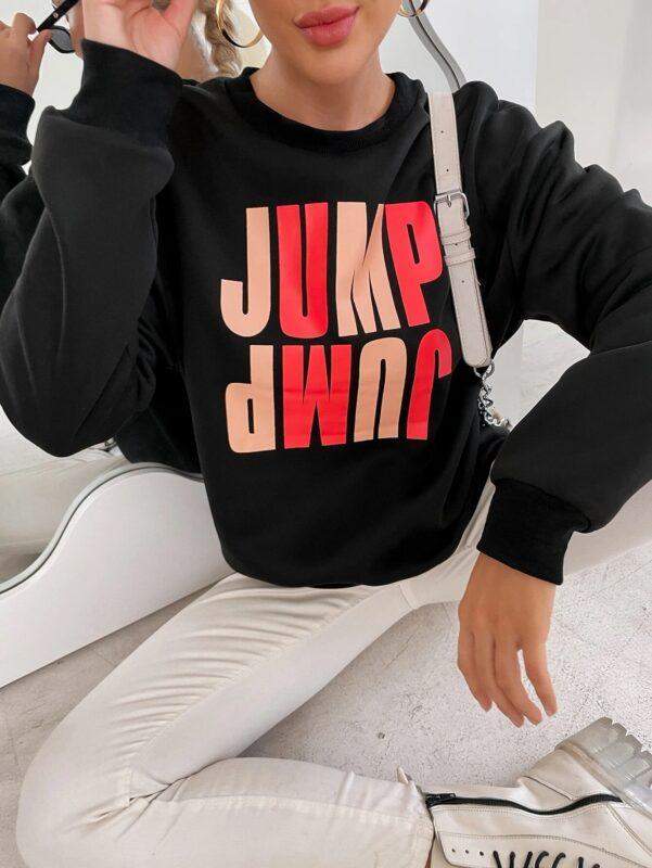 Дамска блуза Jump https://satmoda.com/products/jump-дамска-спортна-всекидневна-блуза Модерна дамска блуза с надписБлуза с обло деколте и свободна кройка. Материята на блузата е изключително мека и приятна. Осигурява максимален комфорт и топлина през зимните дни.100% памук