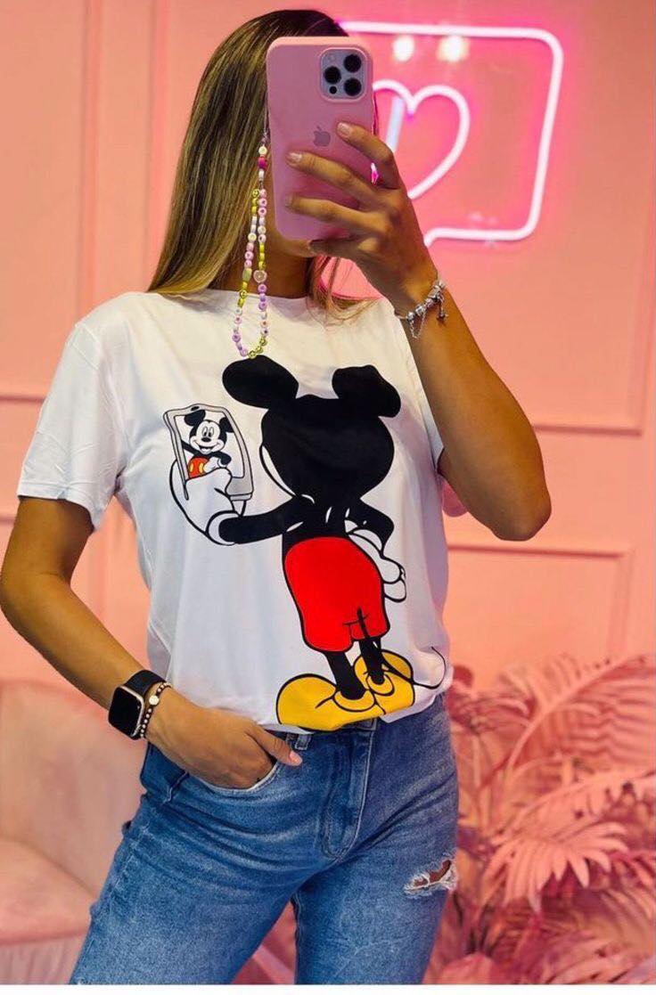 Дамска тениска Mickey #Selfie https://satmoda.com/products/дамска-тениска-mickey-selfie Ефектна дамска тениска с обло деколте и свободна кройка.Осигурява максимален комфорт през летните дни.Материя: 100% памук.Препоръчителна температура за пране 30°