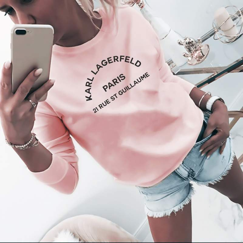 Дамска блуза Karl 21 rue dtg https://satmoda.com/products/дамска-блуза-karl-21-rue-dtg Модерна дамска блуза с надписБлуза с обло деколте и свободна кройка. Материята на блузата е изключително мека и приятна. Осигурява максимален комфорт и топлина през зимните дни.100% памук