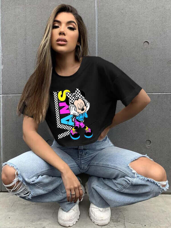 Кроп Топ Vans Mickey https://satmoda.com/products/кроп-топ-vans-mickey Кроп Топ тениска с обло деколте и свободна кройка. Материята на тениските е изключително мека и осигурява максимален комфорт през летните дни.100% памук