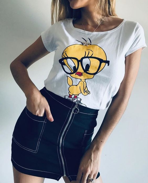 Дамска тениска Tweety - SatModa https://satmoda.com/products/дамска-тениска-tweety-new Ефектна дамска тениска с обло деколте и свободна кройка.Осигурява максимален комфорт през летните дни.Материя: 100% памук.Препоръчителна температура за пране 30°