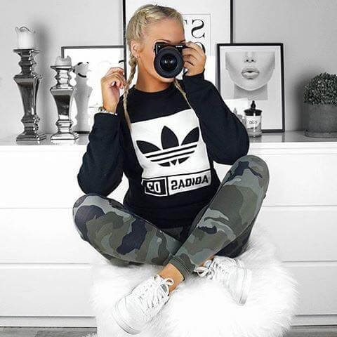 Дамска блуза 3D adidas dtg https://satmoda.com/products/3d-adidas-ефектна-дамска-блуза-с-щампа Модерна дамска блуза с надпис Блуза с обло деколте и свободна кройка. Материята на блузата е изключително мека и приятна. Осигурява максимален комфорт и топлина през зимните дни. 100% памук