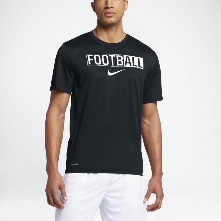 Мъжка тениска Football nike dtg https://satmoda.com/products/football-nike-спортна-мъжка-тениска Модерна мъжка тениска с надпис. Съчетава се добре както с дънки, така и със спортен екип.Материя: 100% памукПрепоръчителна температура за пране 30°.