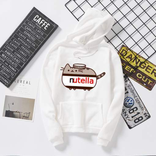 Дамски суичър Cat&Nutella https://satmoda.com/products/дамски-суичър-cat-nutella Ефектен дамски суичър с качулка с връзкиМатерията на блузата е изключително мека и приятна. Осигурява максимален комфорт и топлина през зимните дни100% Памук