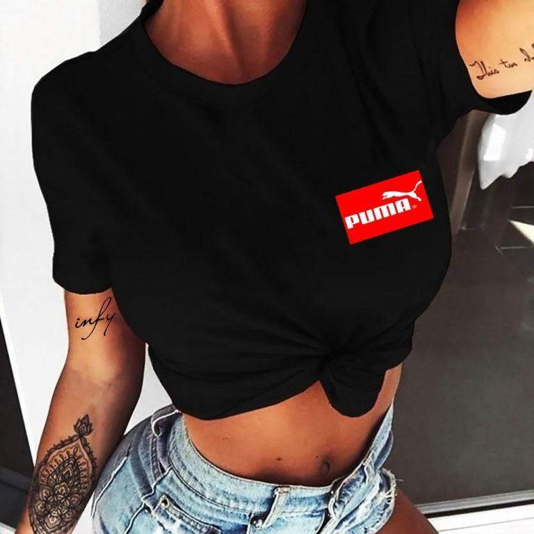 Дамска тениска Red frame puma https://satmoda.com/products/дамска-тениска-red-frame-puma Дамска Тениска с обло деколте и свободна кройка.Материята на тениската е изключително мека и осигурява максимален комфорт през летните дни.Съчетава се добре с елегантно, спортно-елегантно и ежедневно облекло.Тениската е изработена от 100% памукПрепоръчителна температура за пране 30°
