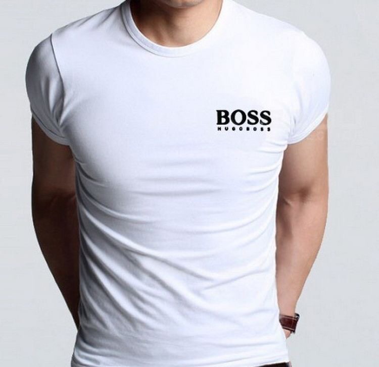 Мъжка тениска Small Boss https://satmoda.com/products/мъжка-тениска-small-boss Мъжка тениска с обло деколте и свободна кройка. Материята на тениската е изключително мека и осигурява максимален комфорт през летните дни. Съчетава се добре с елегантно, спортно-елегантно и ежедневно облекло.Тениската е изработена от 100% памукПрепоръчителна температура за пране 30°
