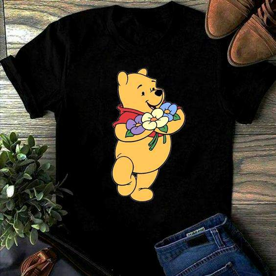 Дамска тениска Pooh flowers черна — свободна кройка | SatModa