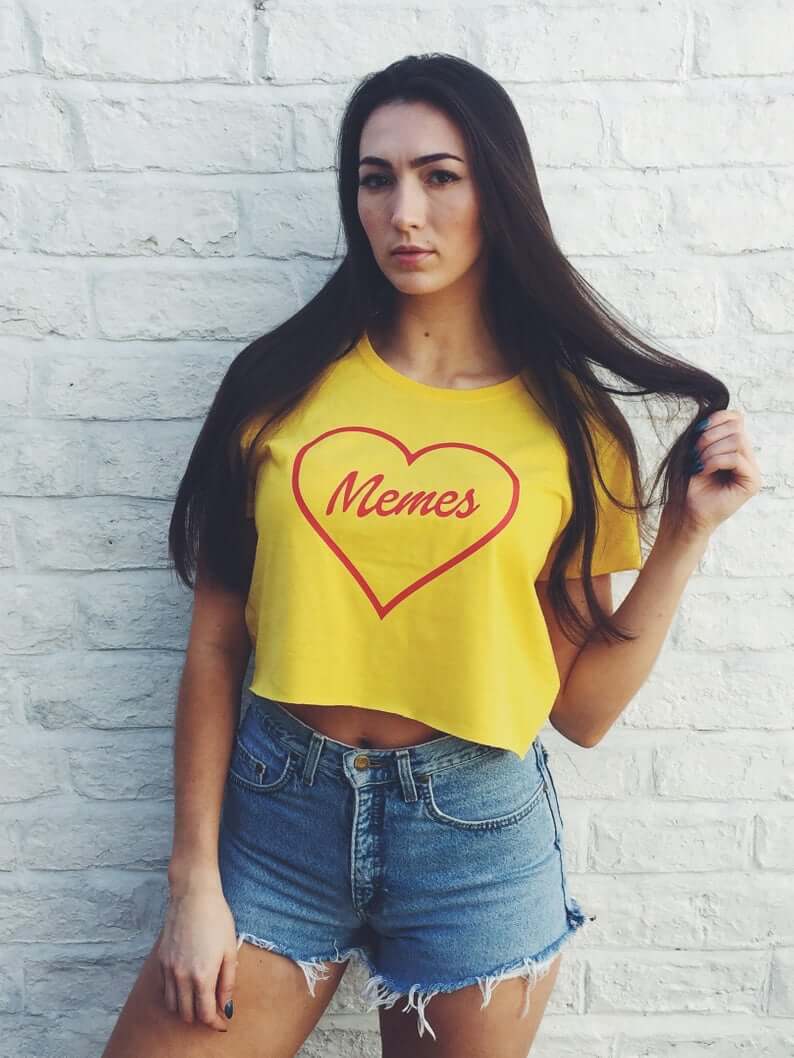 Кроп Топ Memes - SatModa https://satmoda.com/products/кроп-топ-memes Кроп Топ тениска с обло деколте и свободна кройка. Материята на тениските е изключително мека и осигурява максимален комфорт през летните дни. 100% памук.