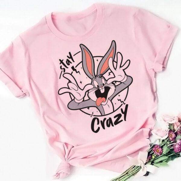 Дамска тениска Stay crazy dtg https://satmoda.com/products/дамска-тениска-stay-crazy Дамска Тениска с обло деколте и свободна кройка. Материята на тениската е изключително мека и осигурява максимален комфорт през летните дни. Съчетава се добре с елегантно, спортно-елегантно и ежедневно облекло.Тениската е изработена от 100% памукПрепоръчителна температура за пране 30°