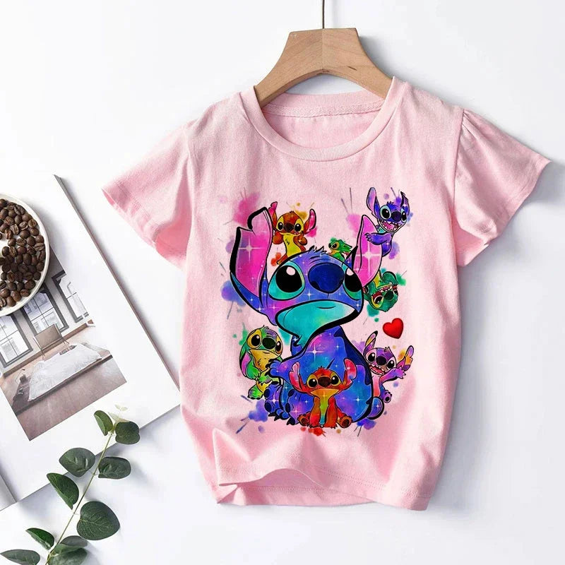 Детска тениска Stitch shines  https://satmoda.com/products/детска-тениска-stitch-shines  Детска тениска със забавен принт за всяко малко приключение. Мека и дишаща, за комфорт през целия ден.