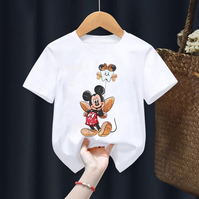 Детска тениска Mickey Hi - SatModa.  https://satmoda.com/products/детска-тениска-mickey-hi  Детска тениска със забавен принт за всяко малко приключение. Мека и дишаща, за комфорт през целия ден.