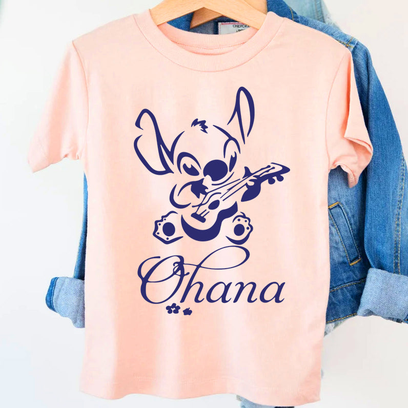 SatModa  SatModa  https://satmoda.com › products › детска-тениска-stitch-ohana-sing  Детска тениска Stitch Ohana Sing  Детска тениска със забавен принт за всяко малко приключение. Мека и дишаща, за комфорт през целия ден.  BGN 23.60