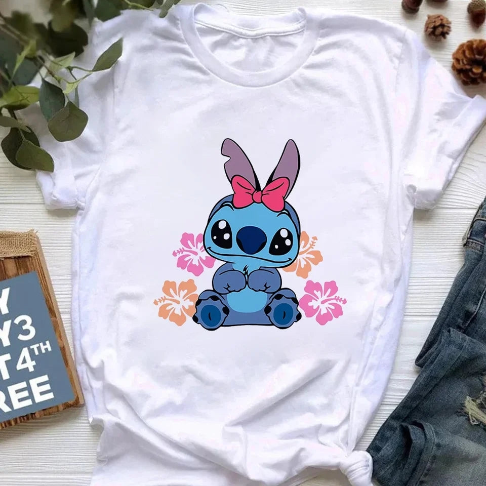 Дамска тениска Stitch & Flowers - SatModa  https://satmoda.com/products/дамска-тениска-stitch-flowers  Ефектна дамска тениска с обло деколте и свободна кройка. Осигурява максимален комфорт през летните дни.Съчетава се добре както с дънки, така и със спортен екип.