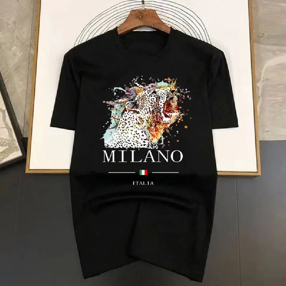 Мъжка тениска Milano - SatModa  https://satmoda.com/products/мъжка-тениска-milano  Модерна мъжка тениска с обло деколте и свободна кройка. Материята на тениската е изключително мека и осигурява максимален комфорт през летните дни. Съчетава...