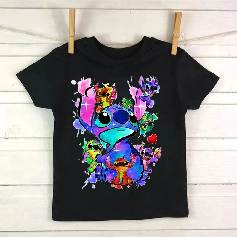 Детска тениска Stitch shines  https://satmoda.com/products/детска-тениска-stitch-shines  Детска тениска със забавен принт за всяко малко приключение. Мека и дишаща, за комфорт през целия ден.