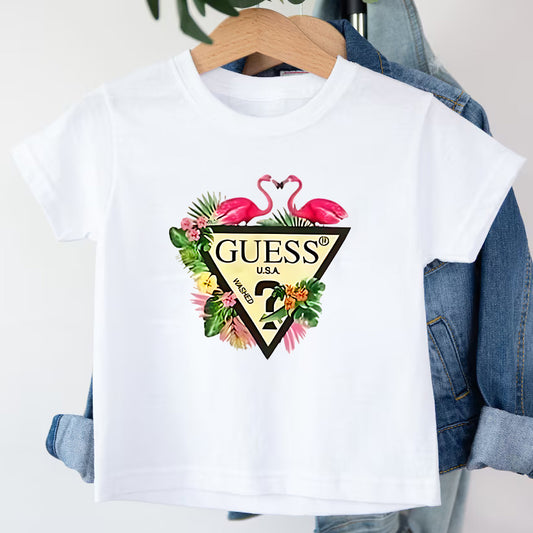 Детска тениска Guess Flamingo - SatModa  https://satmoda.com/products/детска-тениска-guess-flamingo  Детска тениска със забавен принт за всяко малко приключение. Мека и дишаща, за комфорт през целия ден.