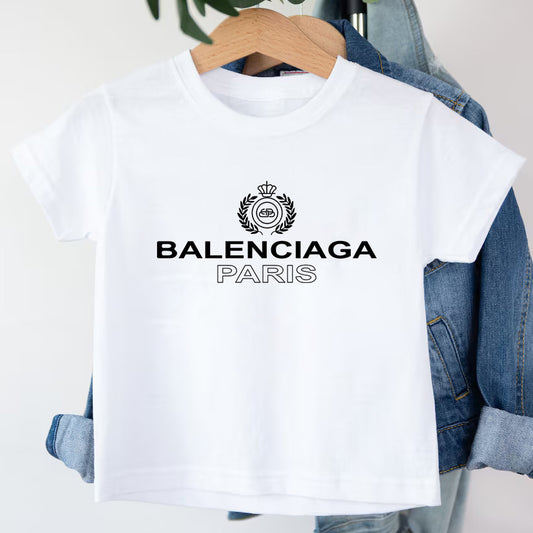 Детска тениска Balenciaga - SatModa  https://satmoda.com/products/детска-тениска-balenciaga  Детска тениска със забавен принт за всяко малко приключение. Мека и дишаща, за комфорт през целия ден.