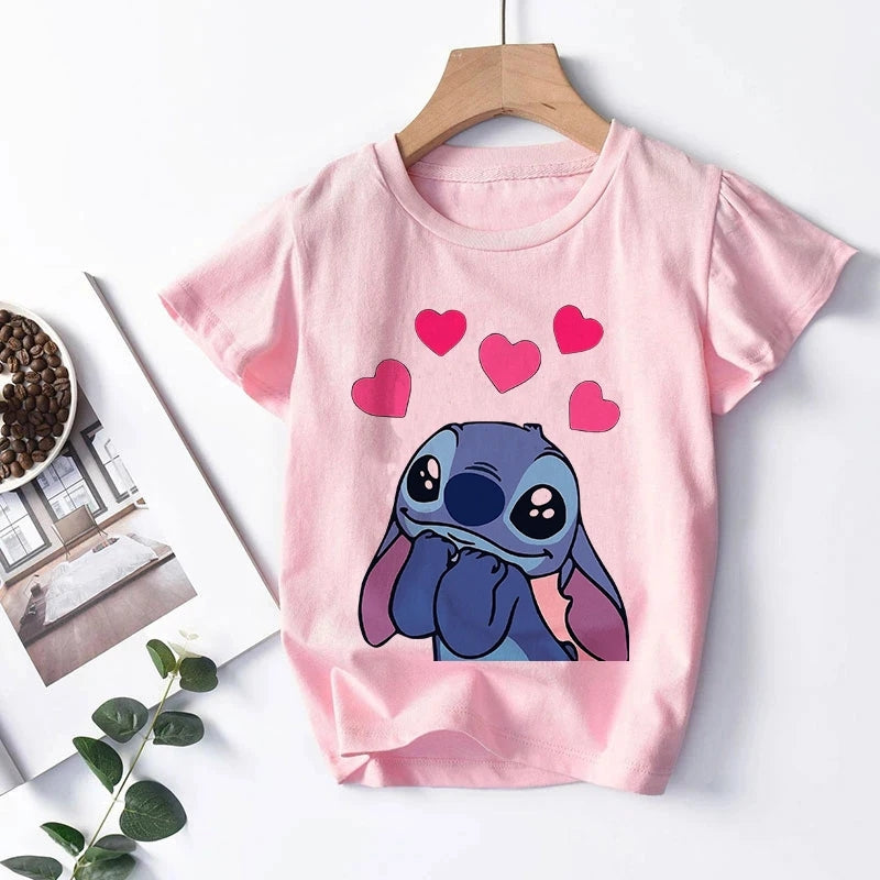 Детска тениска Stitch love you  https://satmoda.com/products/детска-тениска-stitch-love-you  Детска тениска със забавен принт за всяко малко приключение. Мека и дишаща, за комфорт през целия ден.