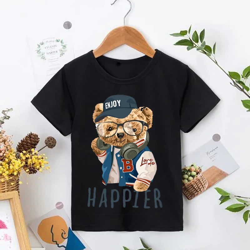 Детска тениска Happier  https://satmoda.com/products/детска-тениска-happier  Детска тениска със забавен принт за всяко малко приключение. Мека и дишаща, за комфорт през целия ден.